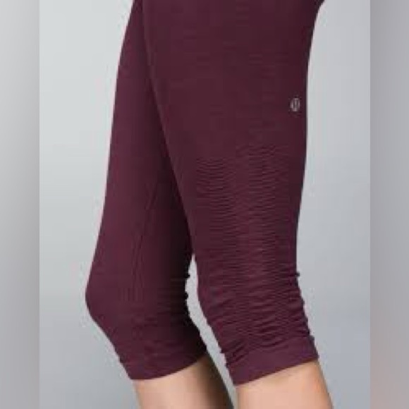 Lululemon in the flow cropped leggings - Picture 7 of 9